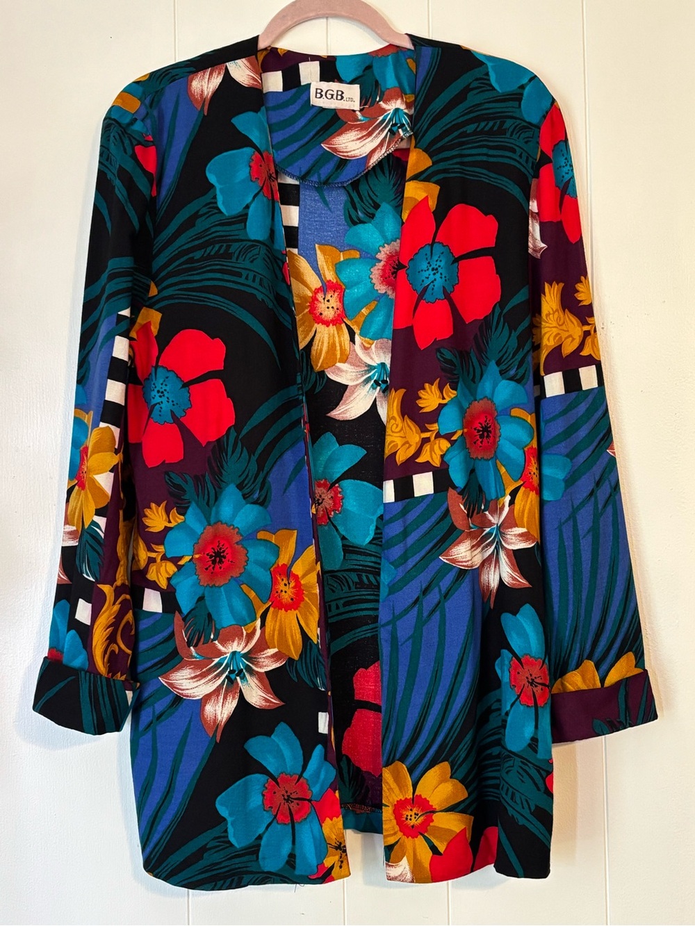GBG Los Angeles Vibrant Floral Open-Front Blazer in Black, Blue & Red